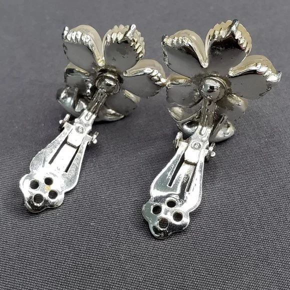 Lisner Clip On Womens Floral Earrings Off White Textured Beads Prong Set 1" - Picture 4 of 7